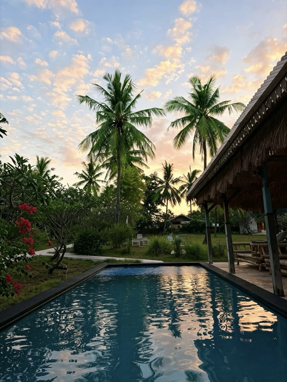 Pool bei Sonnenuntergang, Segar Village Gili Air